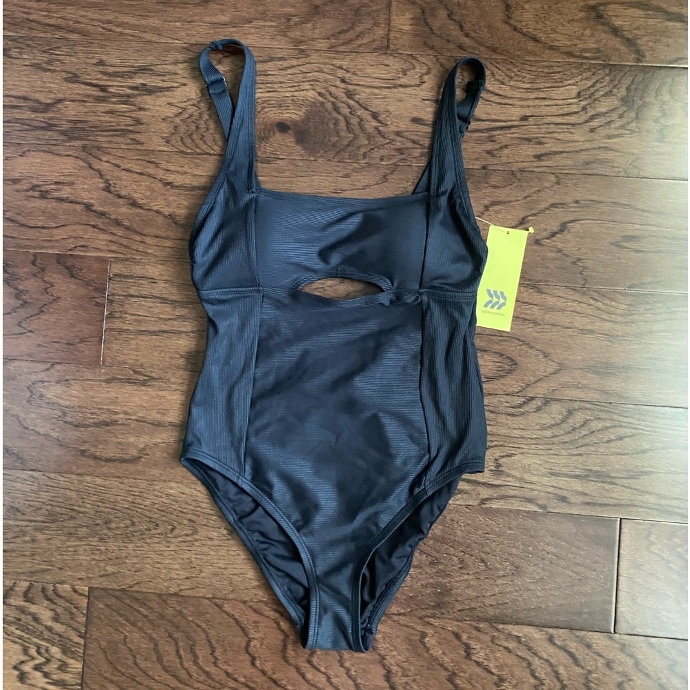 NWT All In Motion Medium